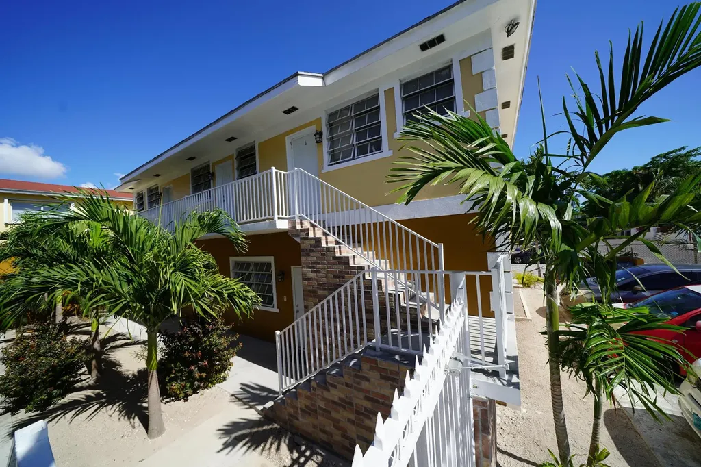 Carefree Court New Providence Paradise Island BS