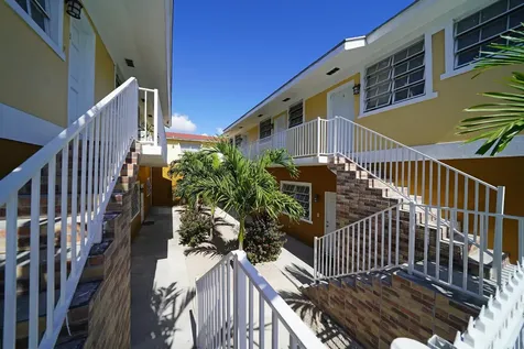 Carefree Court New Providence Paradise Island BS
