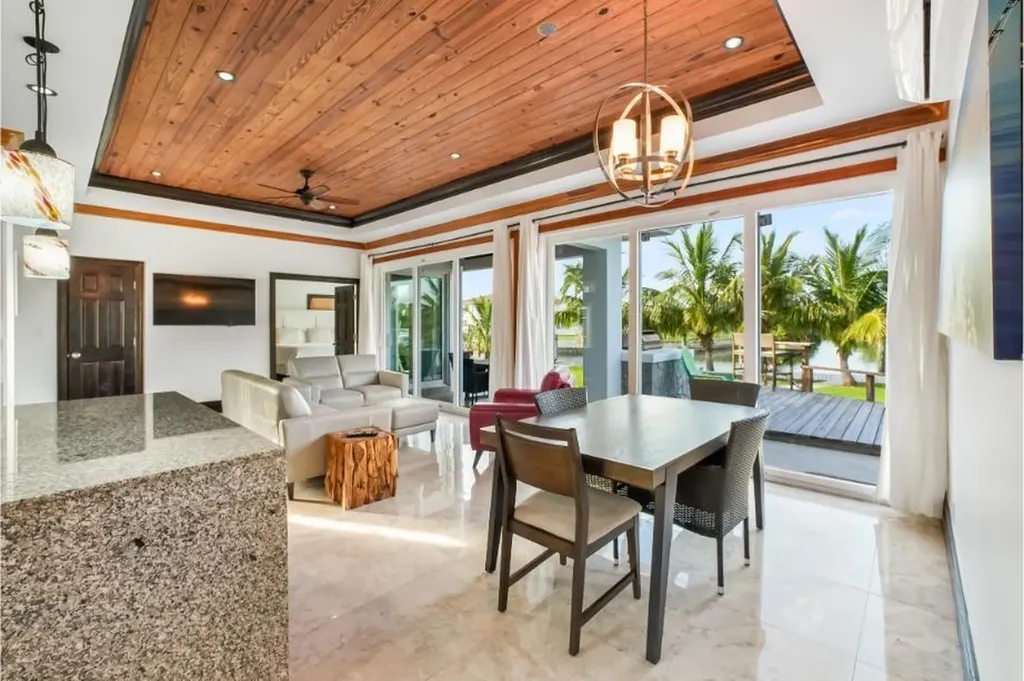 Goldeneye - Port Of Call Grand Bahama Freeport BS