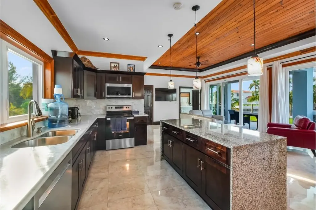 Goldeneye - Port Of Call Grand Bahama Freeport BS