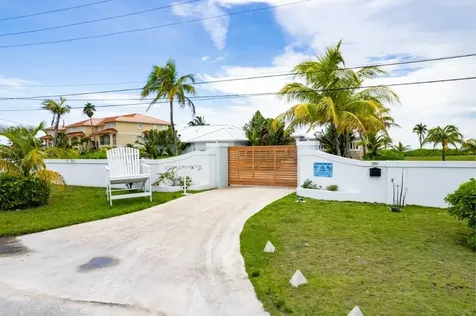 Goldeneye - Port Of Call Grand Bahama Freeport BS