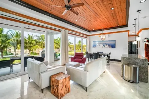 Goldeneye - Port Of Call Grand Bahama Freeport BS