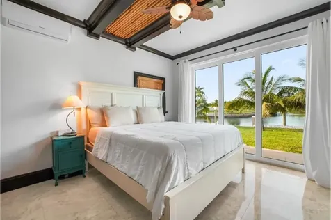 Goldeneye - Port Of Call Grand Bahama Freeport BS