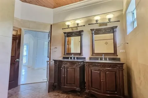 Kingfisher Sandyport New Providence Paradise Island BS