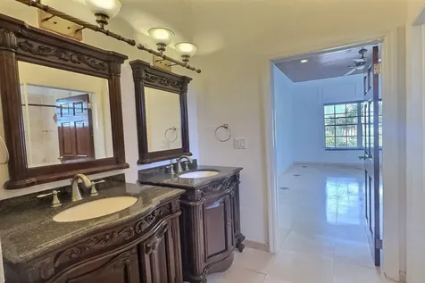 Kingfisher Sandyport New Providence Paradise Island BS