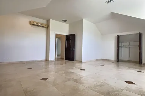 Kingfisher Sandyport New Providence Paradise Island BS