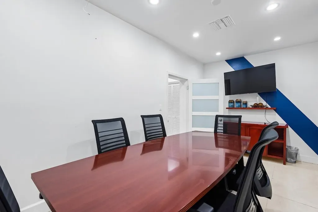 East Bay Street 83 New Providence Paradise Island BS