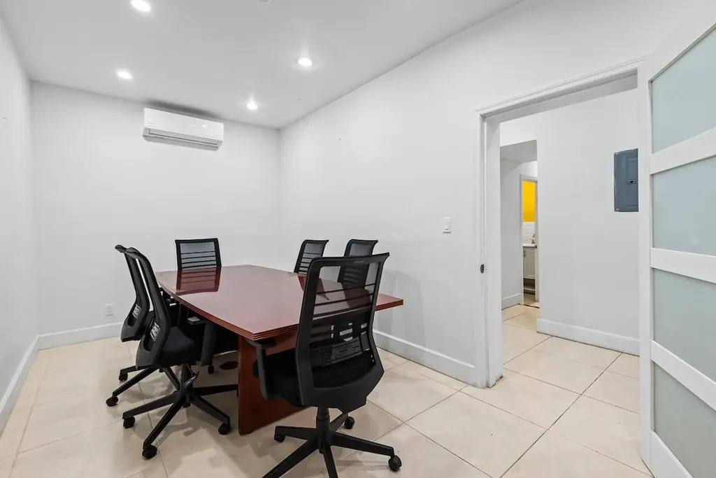 East Bay Street 83 New Providence Paradise Island BS