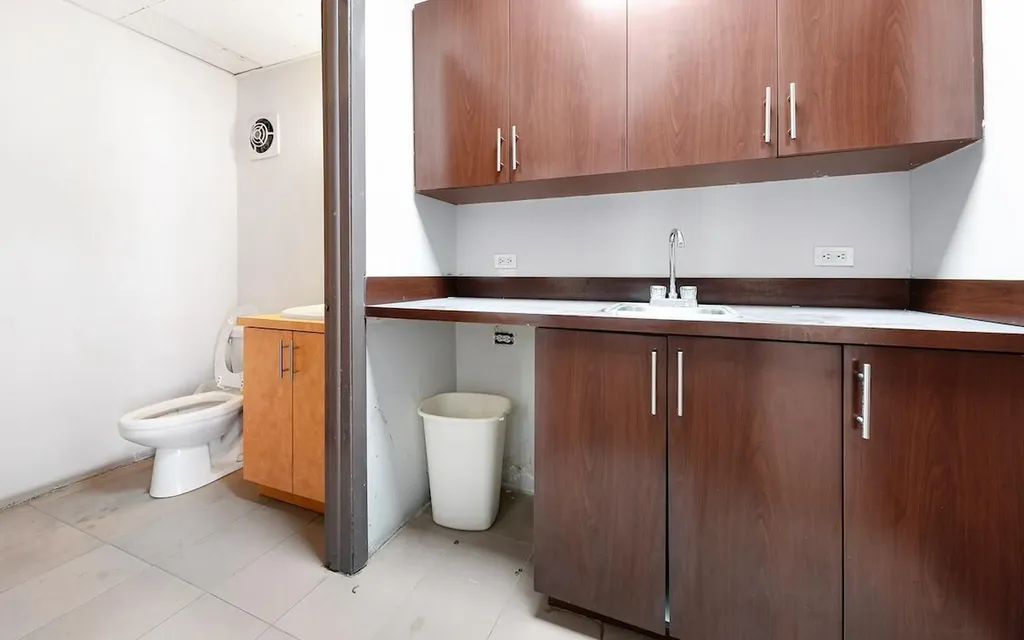 Commercial Building #159 Shirley Street New Providence Paradise Island BS