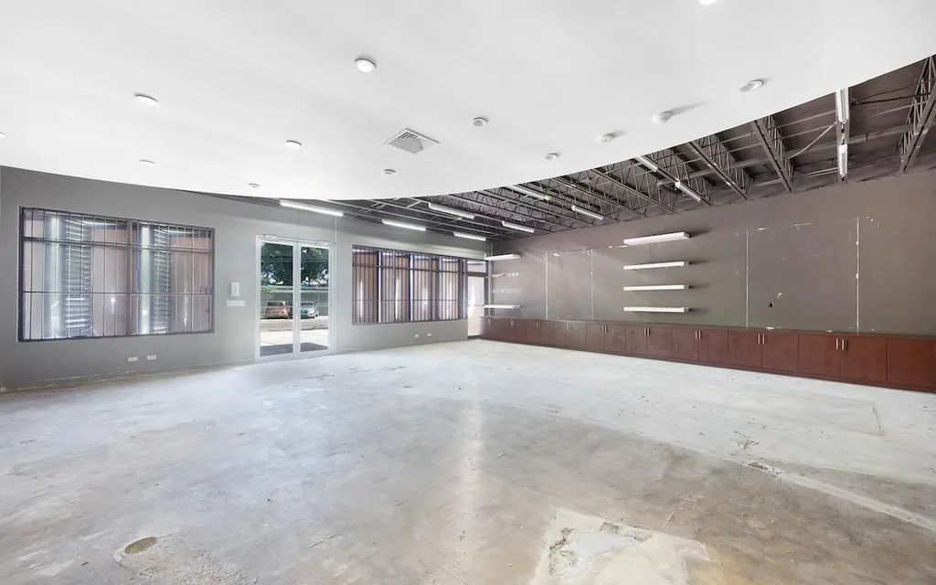 Commercial Building #159 Shirley Street New Providence Paradise Island BS