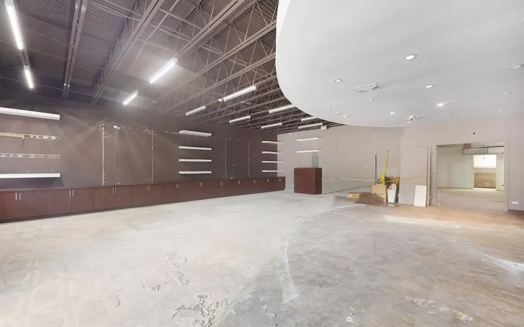 Commercial Building #159 Shirley Street New Providence Paradise Island BS