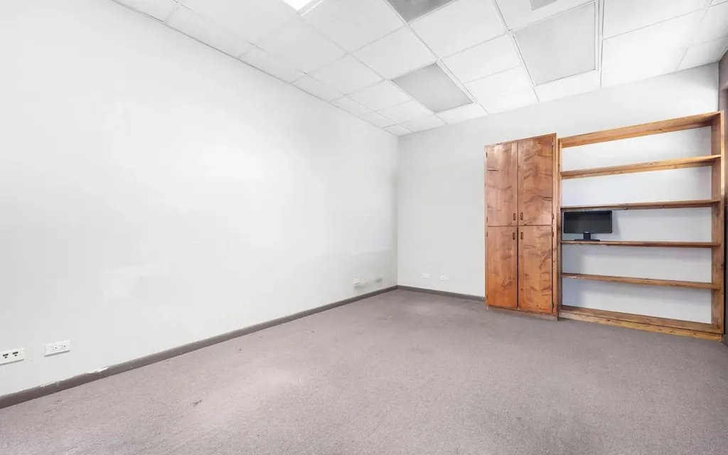 Commercial Building #159 Shirley Street New Providence Paradise Island BS