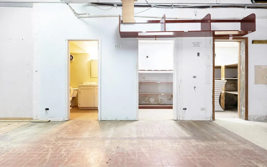 Commercial Building #159 Shirley Street New Providence Paradise Island BS