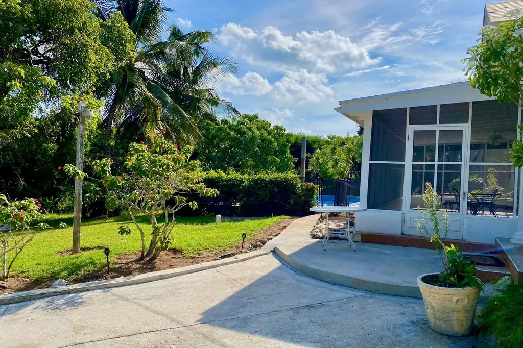 Thatch Tree House Eleuthera BS