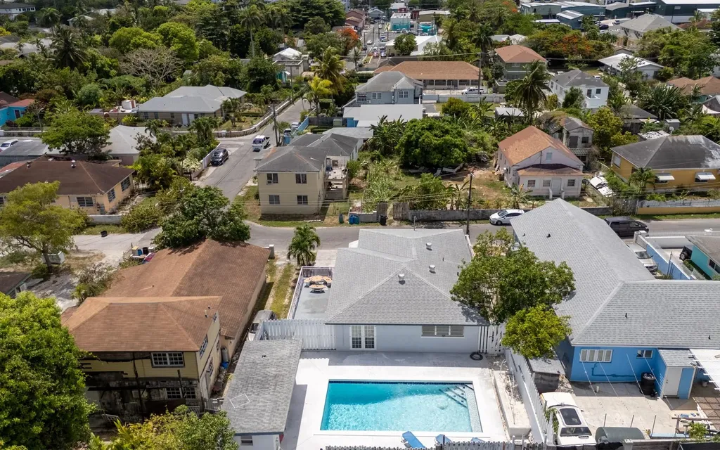 Triplex Near Palmdale New Providence Paradise Island BS