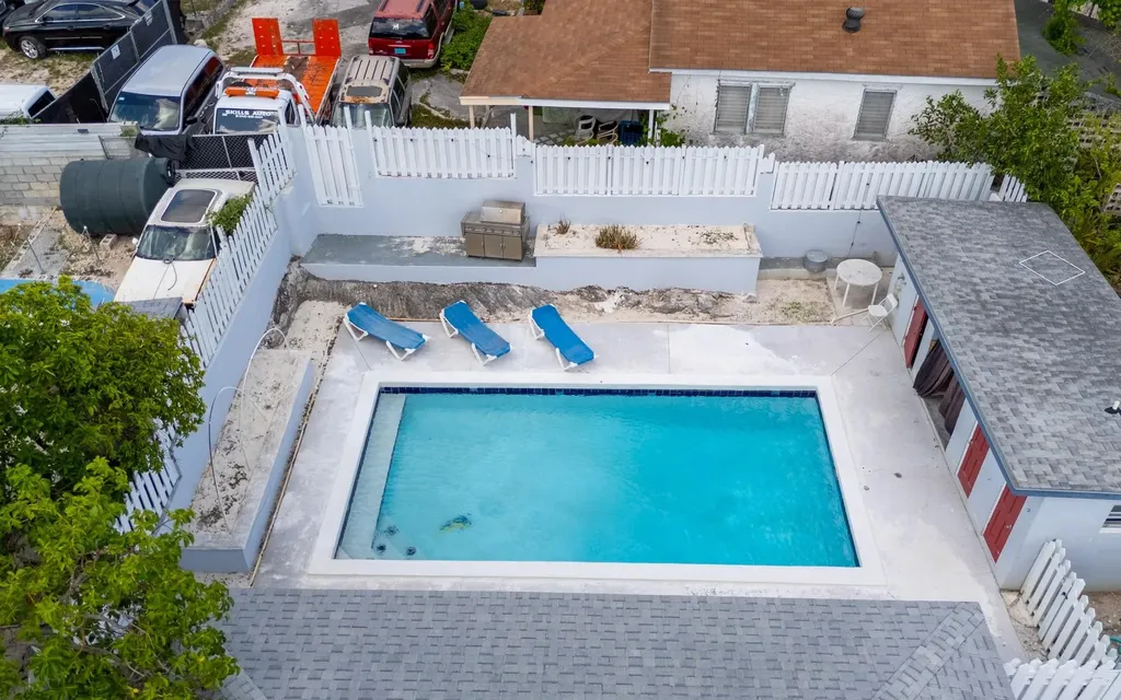 Triplex Near Palmdale New Providence Paradise Island BS