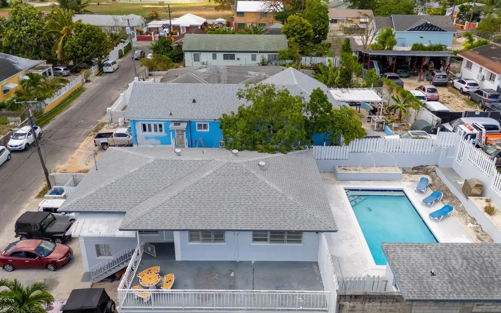 Triplex Near Palmdale New Providence Paradise Island BS