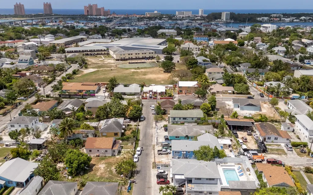 Triplex Near Palmdale New Providence Paradise Island BS