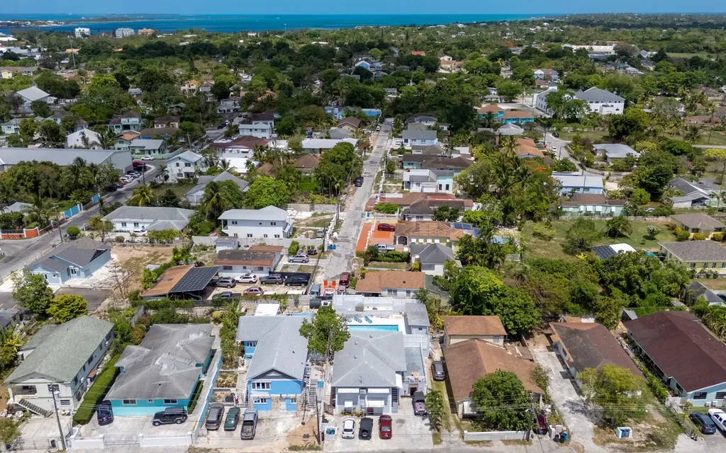 Triplex Near Palmdale New Providence Paradise Island BS