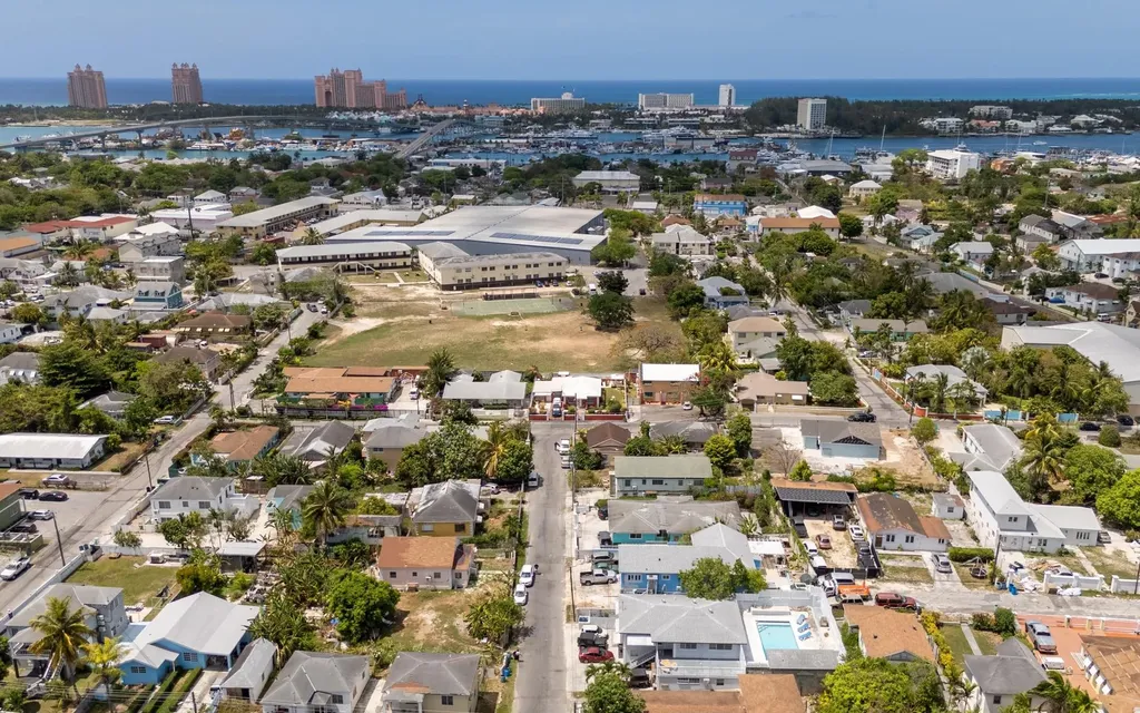 Triplex Near Palmdale New Providence Paradise Island BS