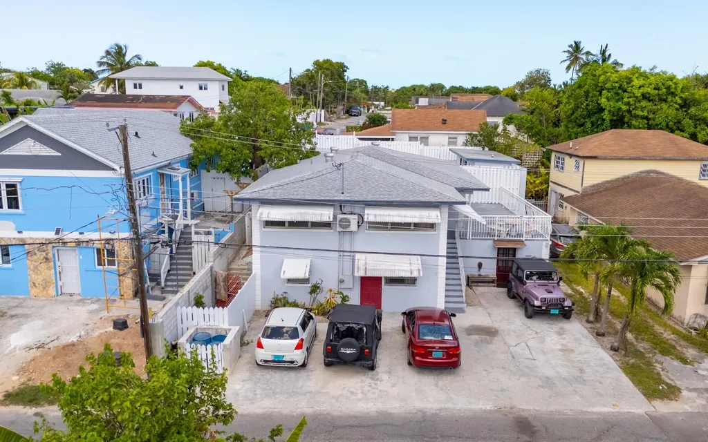 Triplex Near Palmdale New Providence Paradise Island BS