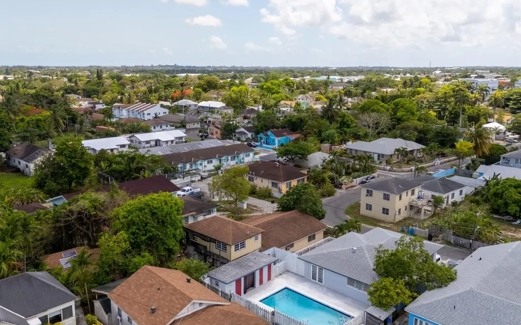 Triplex Near Palmdale New Providence Paradise Island BS