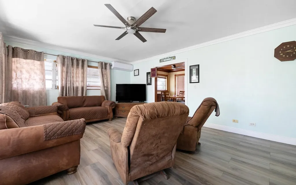 Triplex Near Palmdale New Providence Paradise Island BS