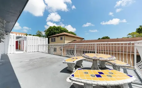 Triplex Near Palmdale New Providence Paradise Island BS