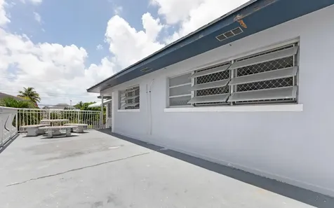 Triplex Near Palmdale New Providence Paradise Island BS