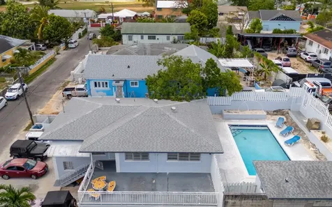 Triplex Near Palmdale New Providence Paradise Island BS