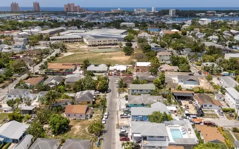 Triplex Near Palmdale New Providence Paradise Island BS