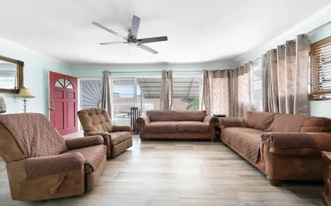 Triplex Near Palmdale New Providence Paradise Island BS