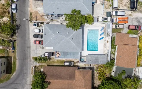 Triplex Near Palmdale New Providence Paradise Island BS