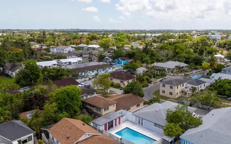 Triplex Near Palmdale New Providence Paradise Island BS