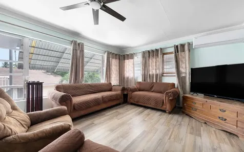 Triplex Near Palmdale New Providence Paradise Island BS