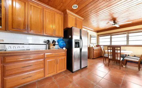 Triplex Near Palmdale New Providence Paradise Island BS