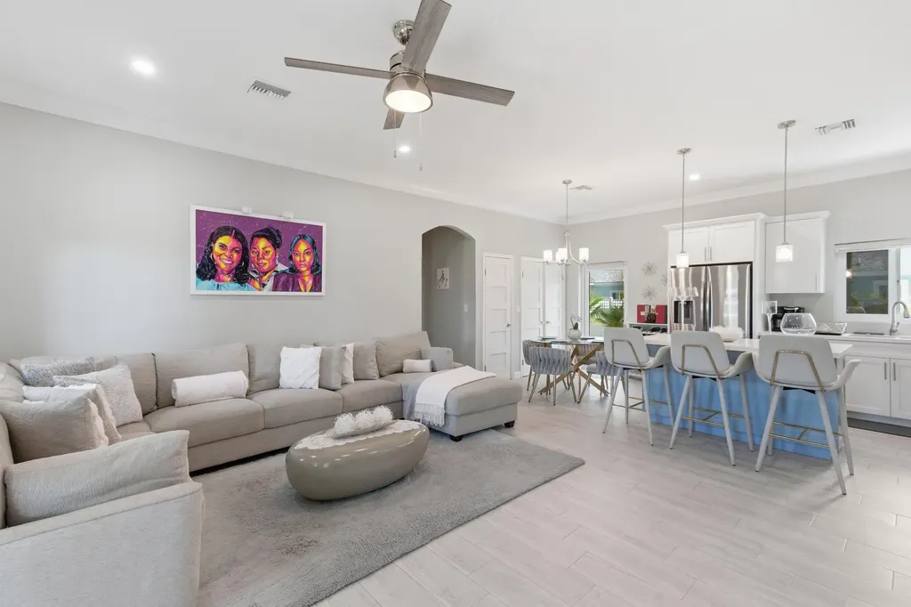 Serenity, Eastwind Drive New Providence Paradise Island BS