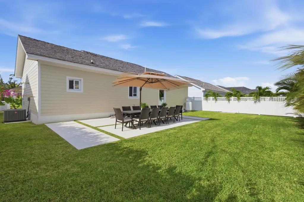Serenity, Eastwind Drive New Providence Paradise Island BS