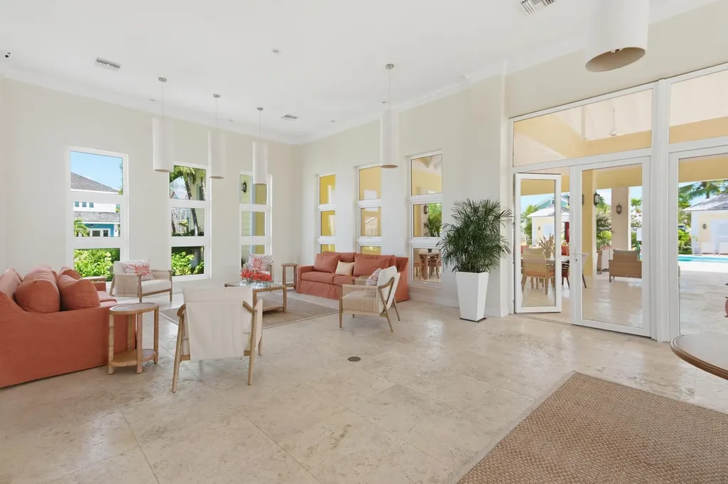 Serenity, Eastwind Drive New Providence Paradise Island BS