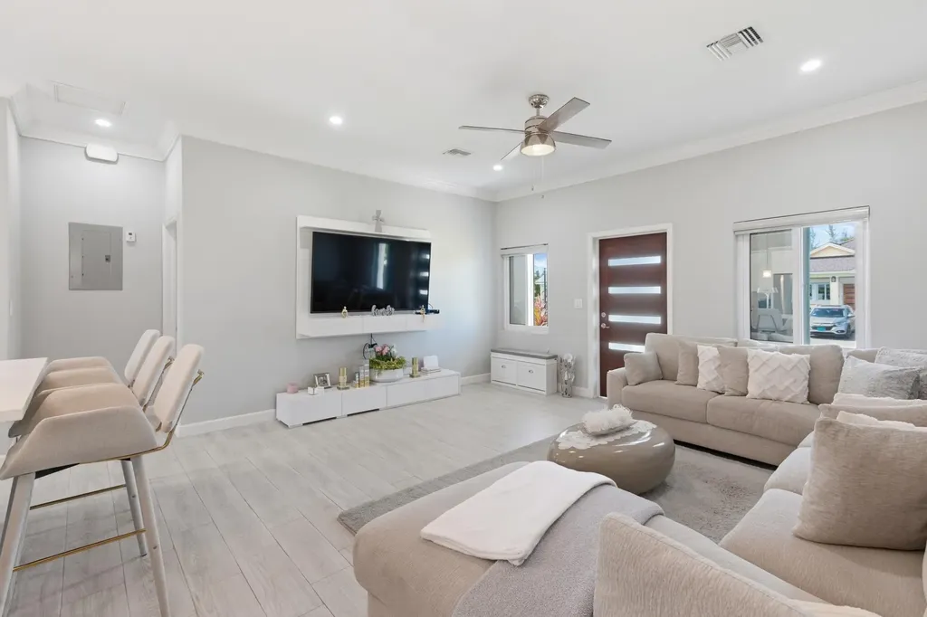 Serenity, Eastwind Drive New Providence Paradise Island BS