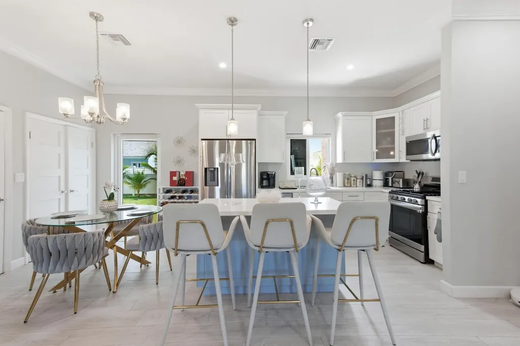 Serenity, Eastwind Drive New Providence Paradise Island BS
