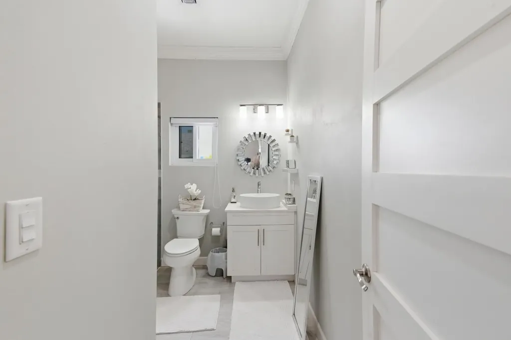 Serenity, Eastwind Drive New Providence Paradise Island BS