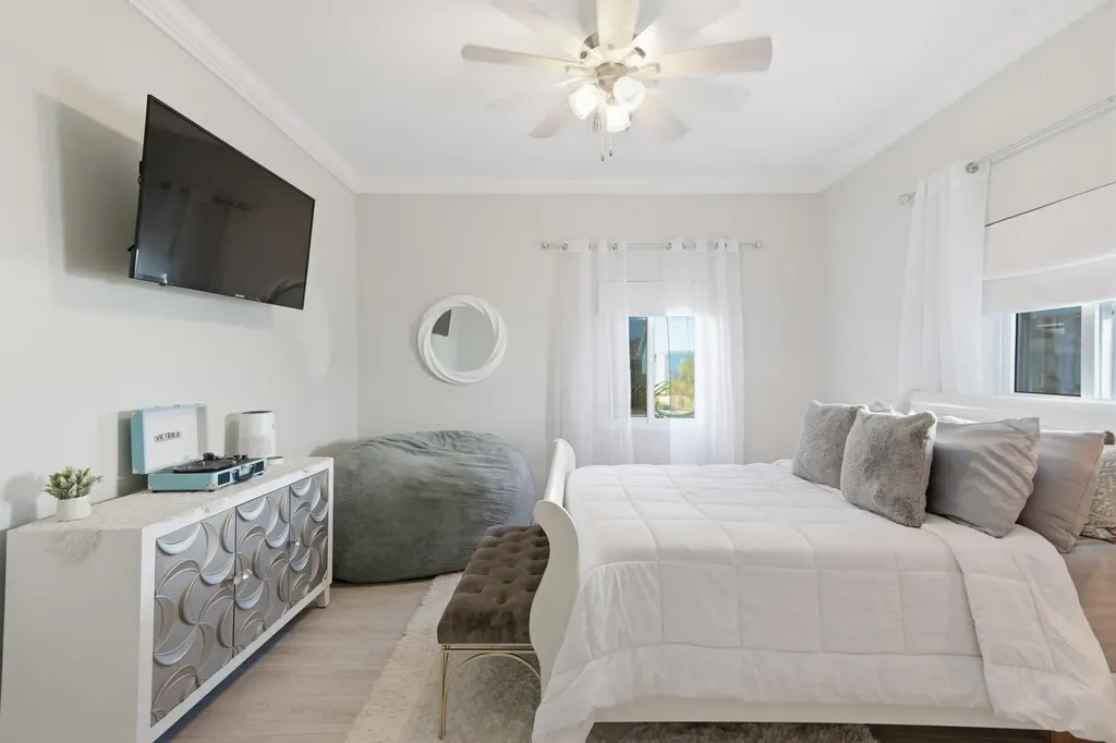 Serenity, Eastwind Drive New Providence Paradise Island BS