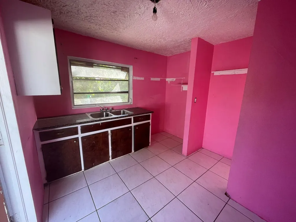 Fixer Upper, Grants Town New Providence Paradise Island BS