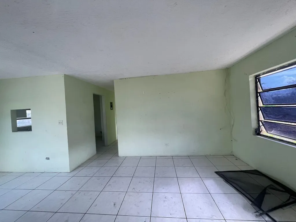 Fixer Upper, Grants Town New Providence Paradise Island BS