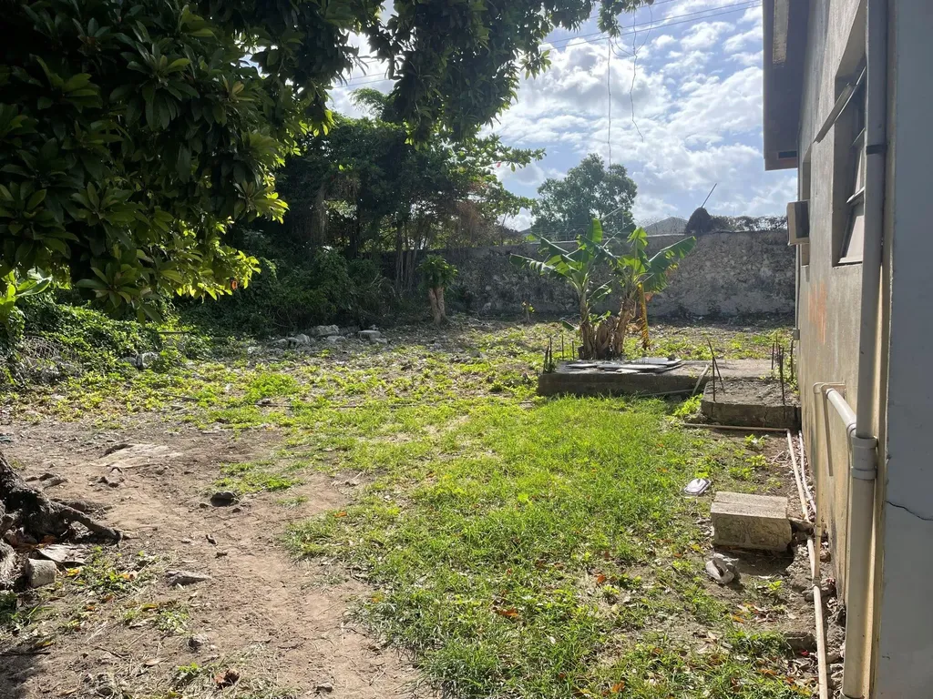 Fixer Upper, Grants Town New Providence Paradise Island BS