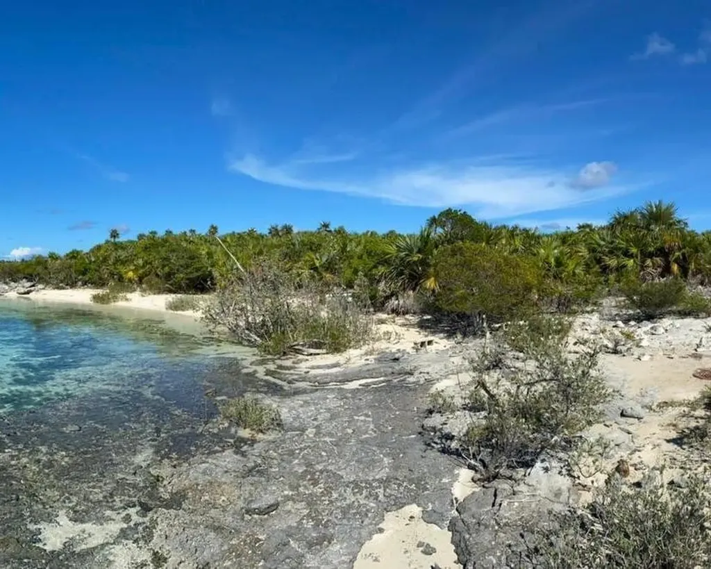 Lot #26, Norman's Cay Exuma BS