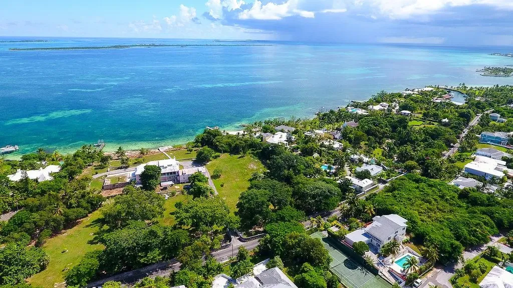 4-5 Eastern Bonnie Lane New Providence Paradise Island BS