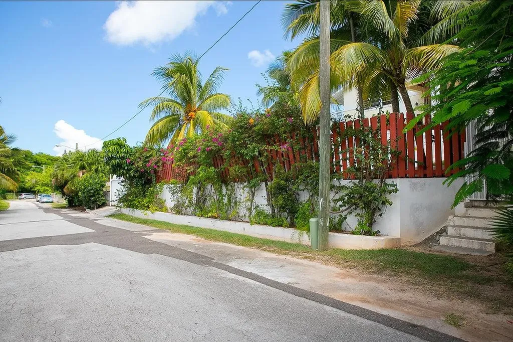 4-5 Eastern Bonnie Lane New Providence Paradise Island BS