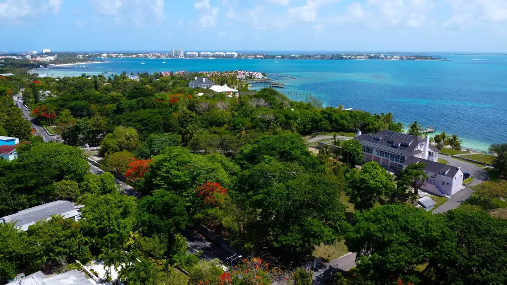 4-5 Eastern Bonnie Lane New Providence Paradise Island BS